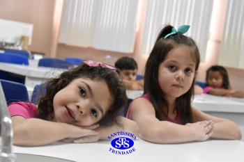 Alunos do 1º ano realizam atividades no Laboratório de Ciências