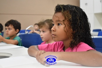 Alunos do 1º ano realizam atividades no Laboratório de Ciências