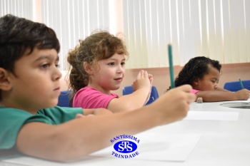 Alunos do 1º ano realizam atividades no Laboratório de Ciências