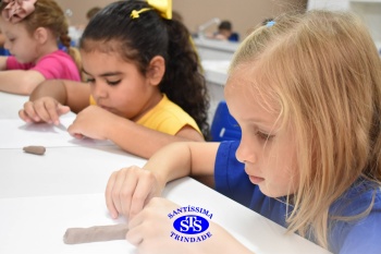 Alunos do 1º ano realizam atividades no Laboratório de Ciências