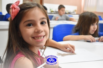 Alunos do 1º ano realizam atividades no Laboratório de Ciências