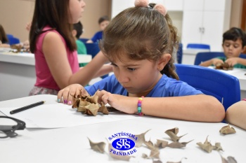 Alunos do 1º ano realizam atividades no Laboratório de Ciências