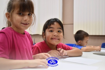 Alunos do 1º ano realizam atividades no Laboratório de Ciências