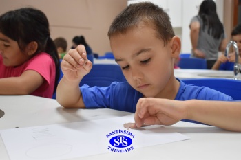 Alunos do 1º ano realizam atividades no Laboratório de Ciências
