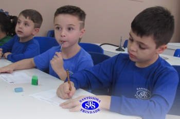 Alunos do 1º ano realizam atividades no Laboratório de Ciências