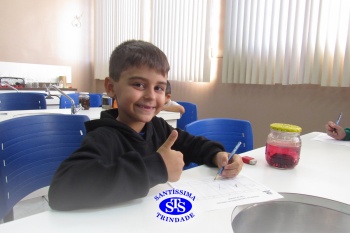 Alunos do 1º ano realizam atividades no Laboratório de Ciências
