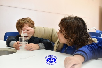 Clima junino chega ao Laboratório de Ciências com as pipocas dançantes