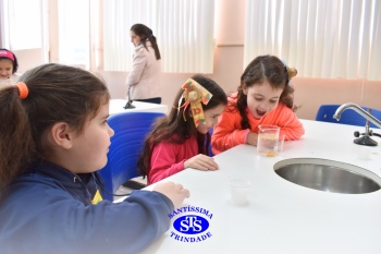 Clima junino chega ao Laboratório de Ciências com as pipocas dançantes