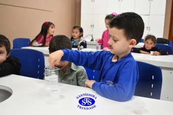 Clima junino chega ao Laboratório de Ciências com as pipocas dançantes