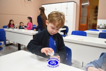 Clima junino chega ao Laboratório de Ciências com as pipocas dançantes