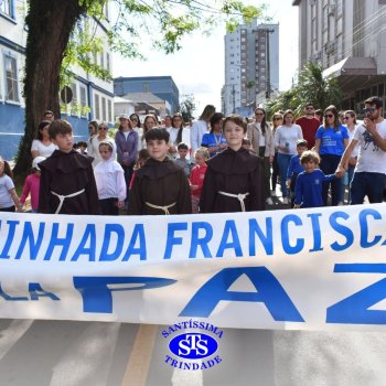 Caminhada Franciscana pela Paz percorre ruas de Cruz Alta