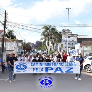 Caminhada Franciscana pela Paz percorre ruas de Cruz Alta