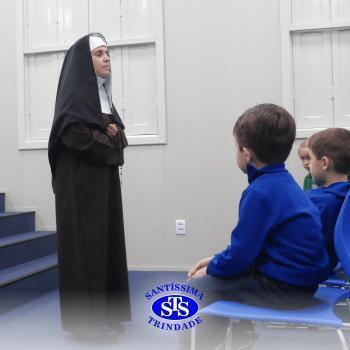 Visita surpreende crianças do Infantil 5 