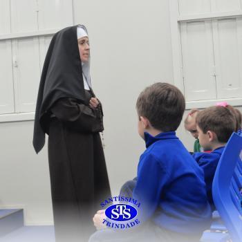 Visita surpreende crianças do Infantil 5 