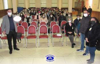 Professores reunidos para estudar