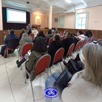 Professores reunidos para estudar