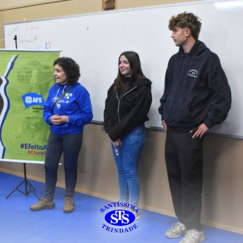 Intercambistas da Itália e da Bélgica compartilham suas experiências com os estudantes