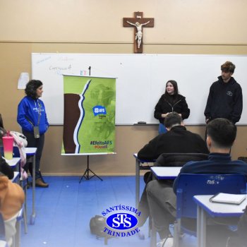 Intercambistas da Itália e da Bélgica compartilham suas experiências com os estudantes