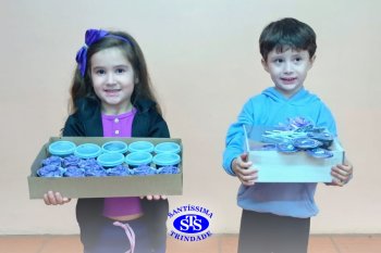 Crianças celebram Festa das Cores no Parque Franciscano com brincadeiras