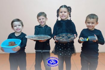 Crianças celebram Festa das Cores no Parque Franciscano com brincadeiras