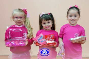 Crianças celebram Festa das Cores no Parque Franciscano com brincadeiras