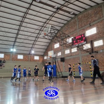 Alunos da Oficina de Basquete participam de jogos amistosos com o Colégio Sant’Anna