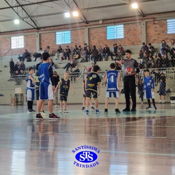 Alunos da Oficina de Basquete participam de jogos amistosos com o Colégio Sant’Anna