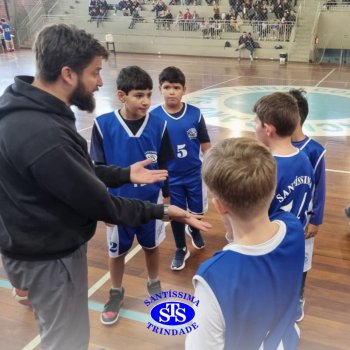 Alunos da Oficina de Basquete participam de jogos amistosos com o Colégio Sant’Anna