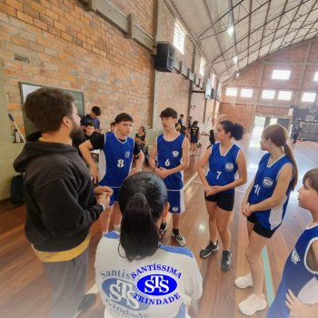 Alunos da Oficina de Basquete participam de jogos amistosos com o Colégio Sant’Anna