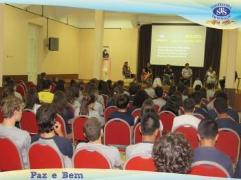 Ensino Médio - Painel com ex-alunos