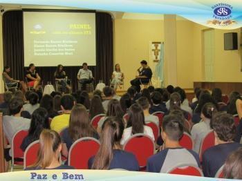 Ensino Médio - Painel com ex-alunos