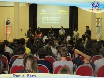 Ensino Médio - Painel com ex-alunos