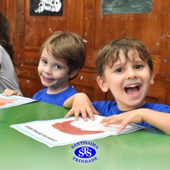Ateliê da Massinha: crianças desenvolvem a criatividade e imaginação ao explorarem diversos cenários na Sala de Artes