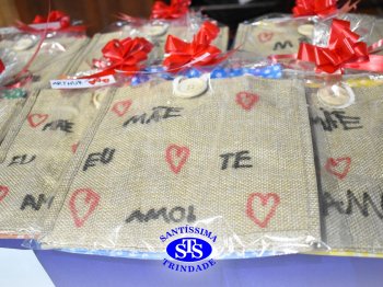 Homenagens às Mães | 1º e 2º ano