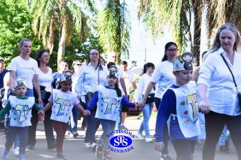 Caminhada Franciscana pela Paz reúne comunidade educativa