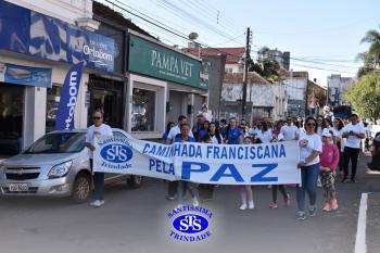 Caminhada Franciscana pela Paz reúne comunidade educativa
