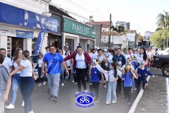 Caminhada Franciscana pela Paz reúne comunidade educativa