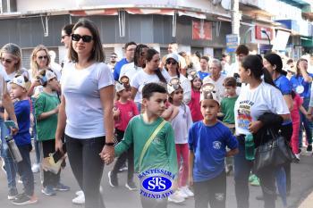 Caminhada Franciscana pela Paz reúne comunidade educativa