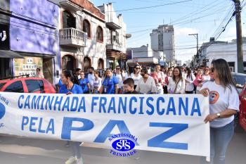 Caminhada Franciscana pela Paz reúne comunidade educativa