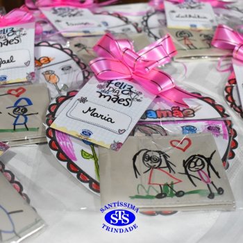Emoção e muito amor marcam as Homenagens às Mães da Educação Infantil