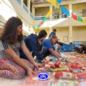 Arrecadamos mais de 800 quilos de alimentos no Gesto Fraterno de Corpus Christi 