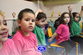 Atividade do abraço desenvolve habilidades sócio-emocionais