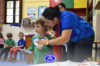 Atividade do abraço desenvolve habilidades sócio-emocionais
