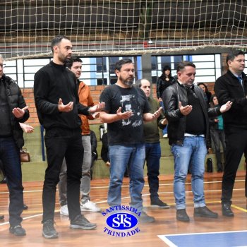 Crianças do 1º e 2º ano homenageiam os pais de forma especial e com muito amor 