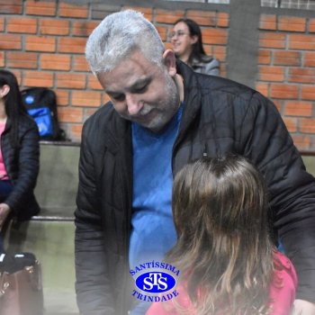 Crianças do 1º e 2º ano homenageiam os pais de forma especial e com muito amor 