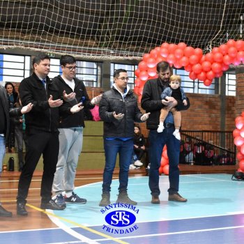 Crianças do 1º e 2º ano homenageiam os pais de forma especial e com muito amor 