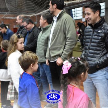 Crianças do 1º e 2º ano homenageiam os pais de forma especial e com muito amor 