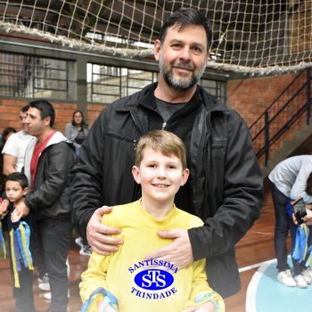 Crianças do 1º e 2º ano homenageiam os pais de forma especial e com muito amor 