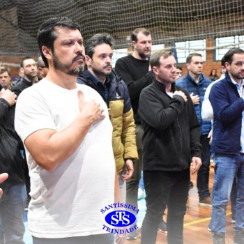Crianças do 1º e 2º ano homenageiam os pais de forma especial e com muito amor 
