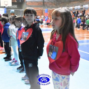 Crianças do 1º e 2º ano homenageiam os pais de forma especial e com muito amor 